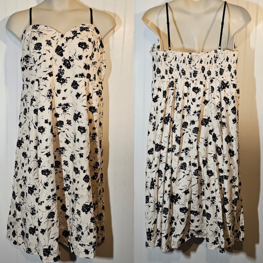 Beautiful spring 🌼 summer dress off white with black flower print